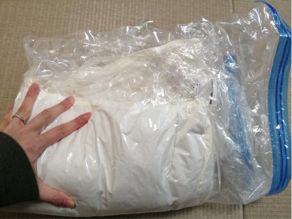 枕を圧縮して梱包する方法4